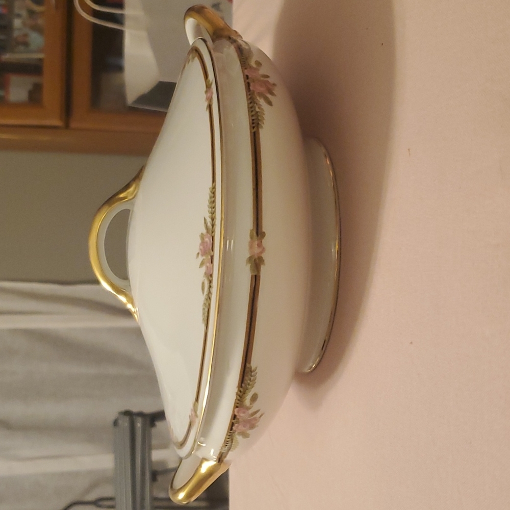 Covered vegetable dish